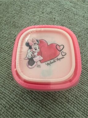 Disney Minnie Mouse Pink and White Food Storage Container